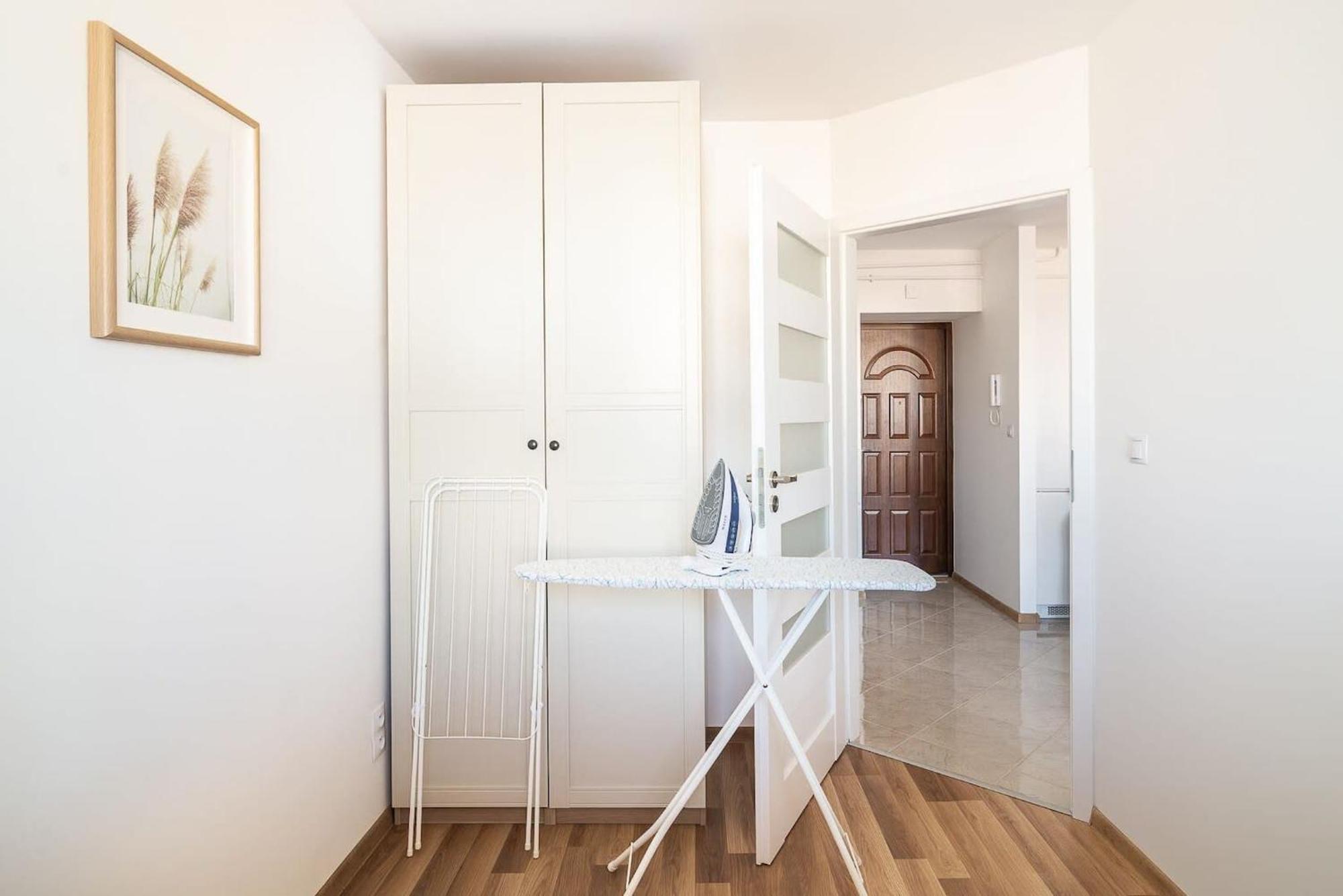 Navy Aesthetic Apartment With Balcony By Noclegi Renters 华沙 外观 照片